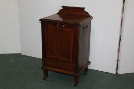 Edwardian mahogany purdonium