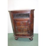 18th Century and later oak corner cabinet/food hutch, with a spindle top above the panel door and