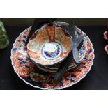 Imari Pattern charger, two plates and a bowl (4)
