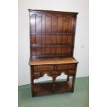 18th Century style oak dresser and rack, of small proportions, the plate rack above a rectangular