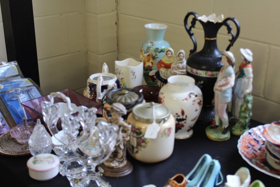 Decorative china and glass, to include imari pattern biscuit barrel, pair of Slovakian glass