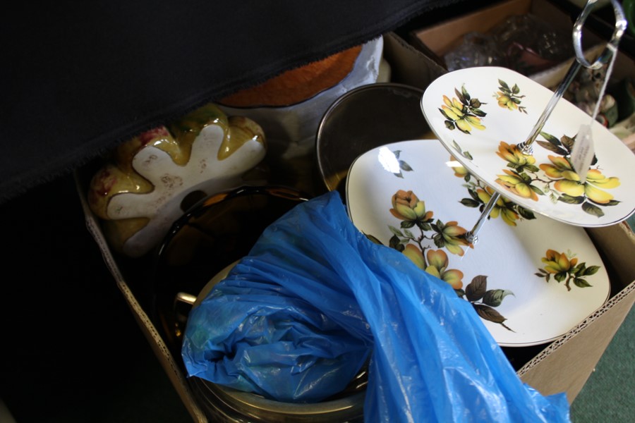 Collection of assorted porcelain and glassware, consisting of a seven commemorative Franklin Mint