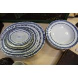 Wedgwood Stratford pattern part diner service, consisting of six dinner plates, four graduated