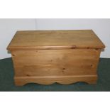 Pine coffer, with rectangular hinged top