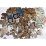 Collection of UK coins and banknotes, to include Clydesdale Bank 1944 one pound note,