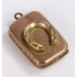Gold coloured metal locket, with horseshoe to one side and vacant cartouche to the other, 5.6g