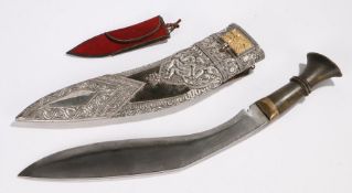 Kukri with horn handle, the silver scabbard with depiction of a dancing warrior and with gold