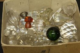 Glass decanter stoppers, various sizes and styles, to include a green example (qty)