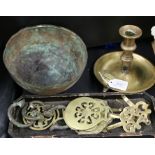 Brass chamber stick, copper bowl, horse brasses, hooks etc. (qty)