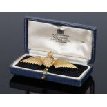 9 carat gold sweetheart brooch, RAF between wings, 4.1 grams