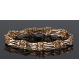 9 carat gold bracelet, formed from crossed bar links, 12.8g