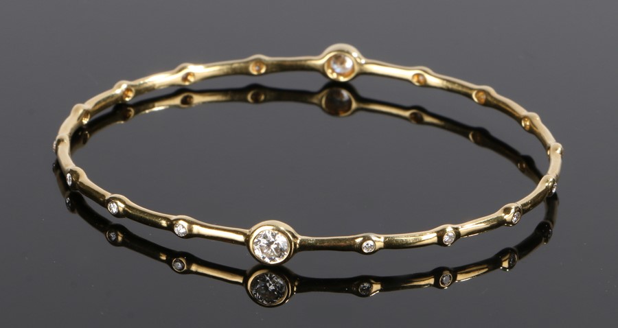 Ippolita 18 carat gold and diamond set bracelet, with two larger and sixteen smaller diamonds to the