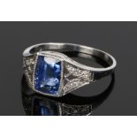 Sapphire and diamond set ring, with a central sapphire of 1.85 carat flanked by diamonds, ring