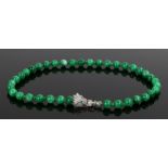 Jade and leopard head clasp necklace, with a row of jade beads and a leopard head clasp, 47cm long