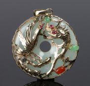 14 carat gold and jade Chinese pendant, with a dragon swirling to the jade back, 33mm diameter