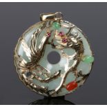 14 carat gold and jade Chinese pendant, with a dragon swirling to the jade back, 33mm diameter