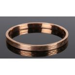 9 carat gold bangle, with a geometric design, 8.6 grams