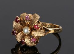 9 carat gold pearl and garnet set ring, with a central pearl and garnet surround, ring size M