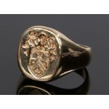 Substantial gentleman's gold signet ring, with a heraldic crest to the head, ring size Y, 22.1