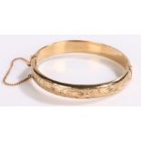 9 carat gold bracelet, with scroll decoration and security chain, 13g