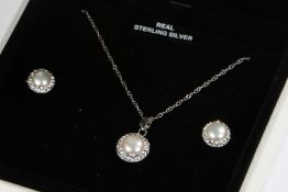 Warren James pearl set pendant on a silver chain, pair of matching earrings, 2.4g