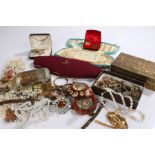 Collection of costume jewellery, to include brooches, necklaces, watch straps etc. (qty)