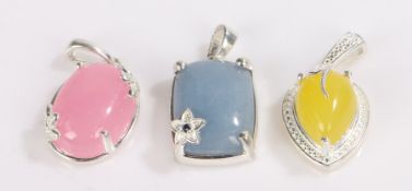 Silver pendants to include examples set with blue, pink and yellow stones, 9.3g (3)