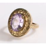 Unmarked yellow metal ring set with an amethyst, ring size G, 3.8g