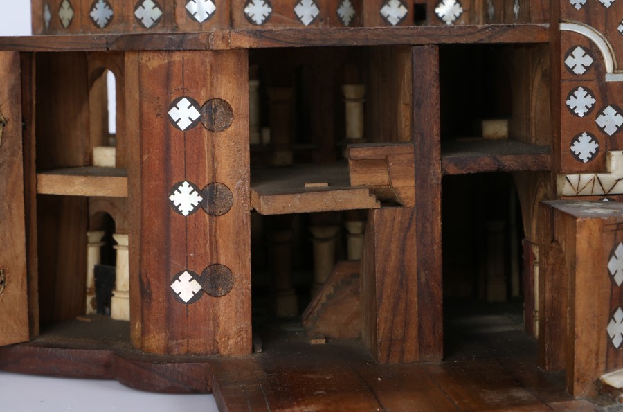 Rare 17th Century model of the Church of the Holy Sepulcher, Jerusalem, in olivewood, intricately - Image 3 of 8