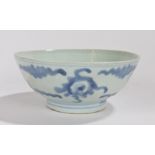 Chinese porcelain bowl, Qing Dynasty, Fujian, with a dragon, sun and clouds, 14cm diameter
