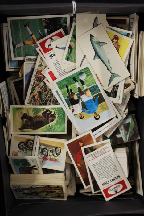 Quantity of Cigarette and tea cards to include, Brooke bond, Churchman etc (Qty)