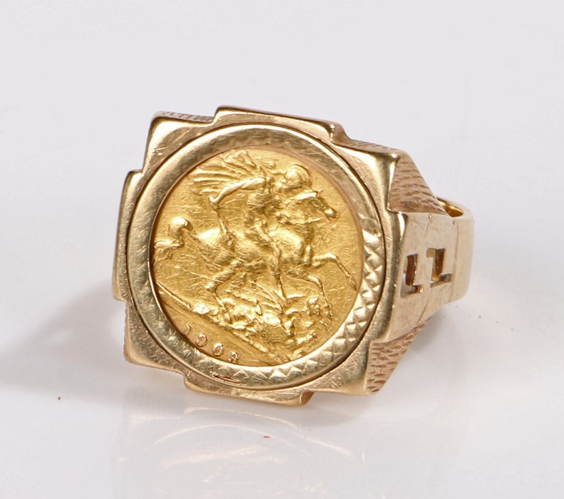 Half sovereign ring, the coin dated 1903, housed in a 9 carat gold ring, 13.8g