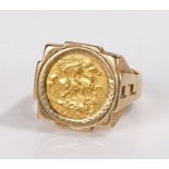 Half sovereign ring, the coin dated 1903, housed in a 9 carat gold ring, 13.8g