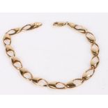 9 carat gold bracelet, formed from oval links, 3.3g