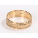 9 carat gold ring, with engraved repeating loop decoration, ring size R1/2, 2.8g