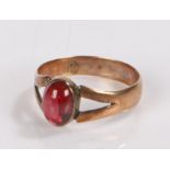 9 carat gold ring, set with a garnet, ring size O, 1.9g