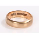 9 carat gold band, ring size R, 5.1g