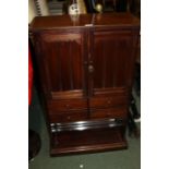 Early 20th Century mahogany cabinet, with cupboards and doors, 62cm wide