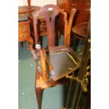 Two Edwardian mahogany side chairs, both with pierced splats raised on cabriole legs, one chair