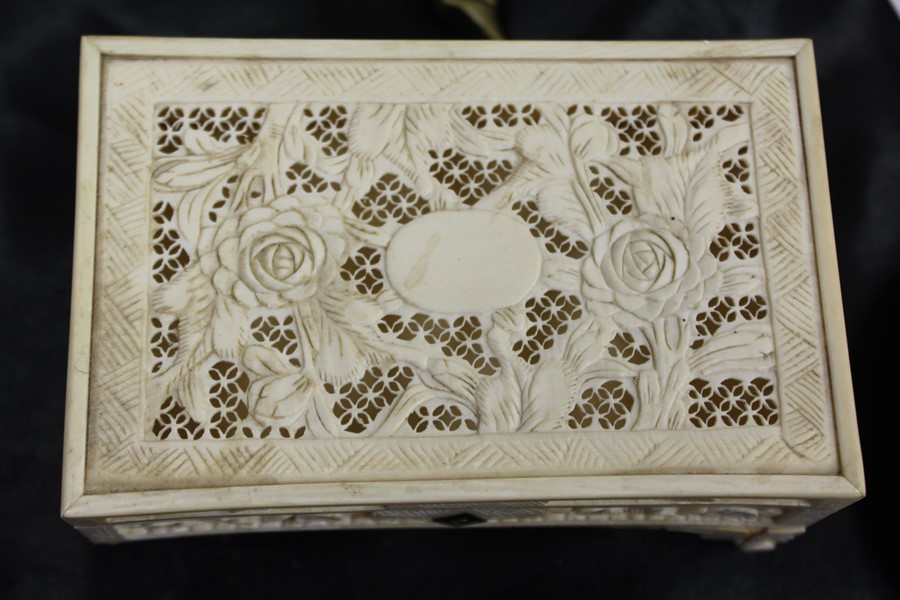 Cantonese ivory casket, with pierced foliate decoration, 11.5cm wide - Image 2 of 3