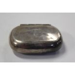 Edward VII silver tobacco box, London 1906, maker William Comyns, with squeeze action lid, 2oz