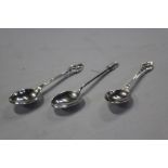 Pair of Edward VII silver teaspoons, Birmingham 1901. maker Hilliard & Thomason, with pierced