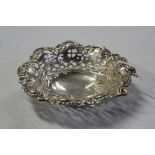 Victorian silver bonbon dish, London 1900, maker Miller Brothers, with pierced tied bow and scroll