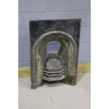 Early 20th Century cast iron fireplace, with a hob grate within a finely decorated arch, 61cm