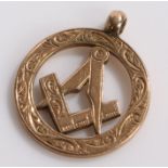 9 carat gold masonic pendant, with pierced compass to the centre, 3.2g