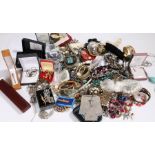 Jewellery to include bangles, bracelets, necklaces, earrings etc. (qty)