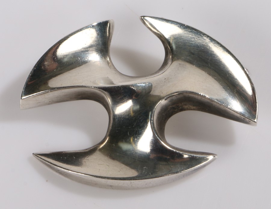 Silver brooch designed by George Tarratt for Ernest Blyth, 31.7g