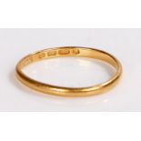 22 carat gold band, 1.3g