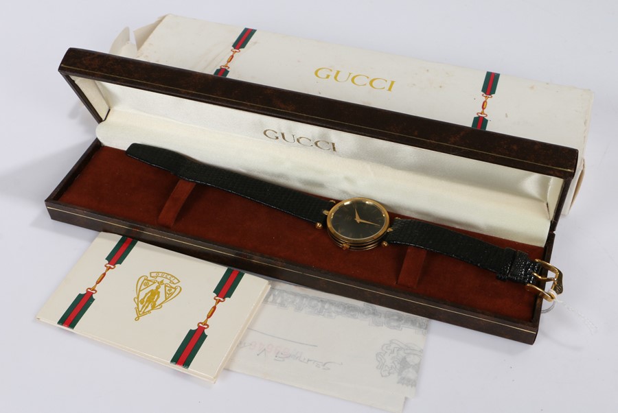 Gucci ladies wristwatch, the black dial with Roman numerals, quartz movement, the case 30mm