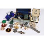 Costume jewellery, to include brooches, watch, hat pin, scent bottle etc. (qty)
